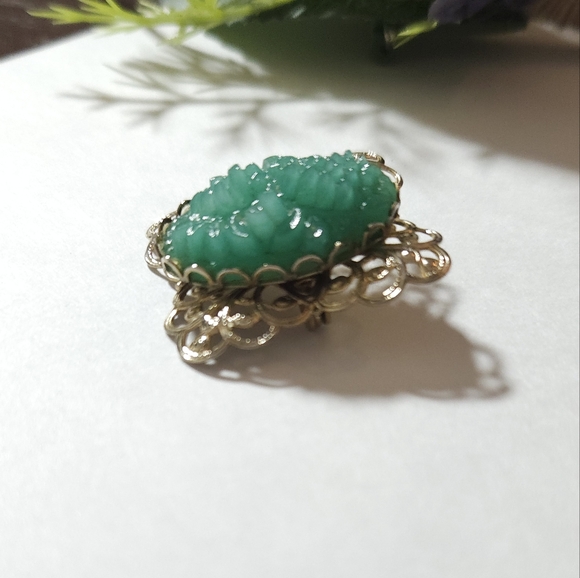 Vintage Faux Jade Carved Flower Gold Tone Brooch - Picture 5 of 9